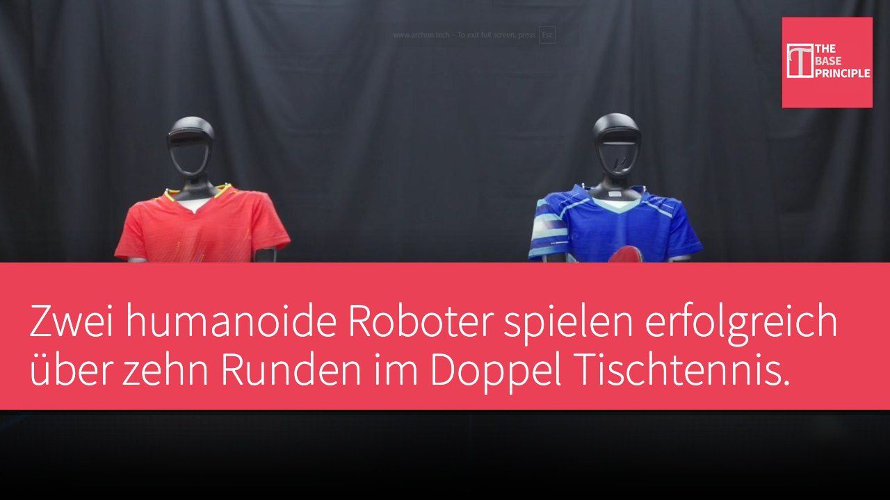Zwei humanoide Roboter spielen erfolgreich über zehn Runden im Doppel Tischtennis.